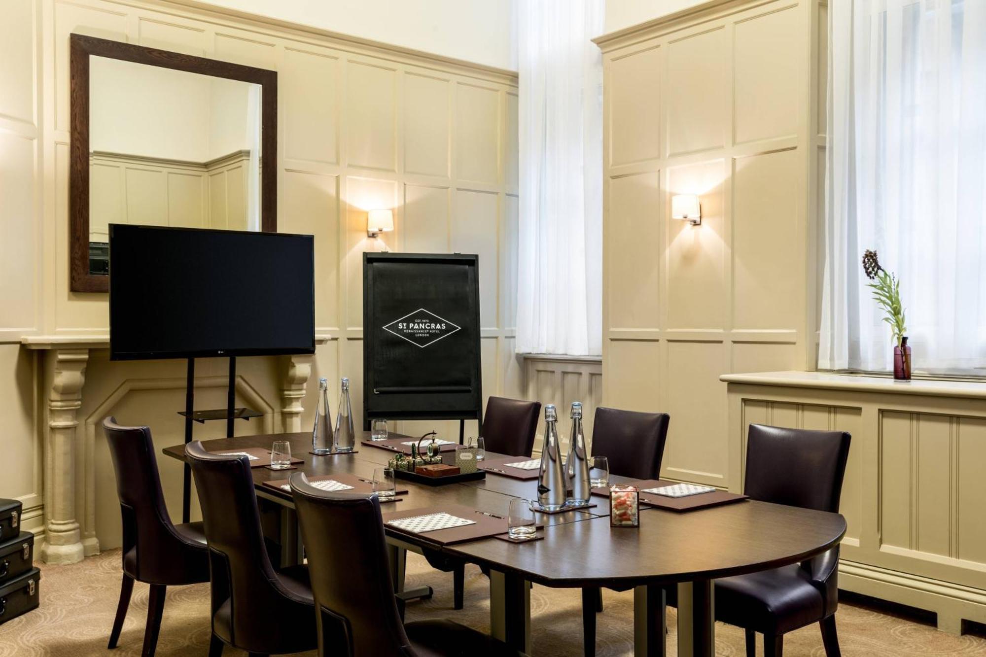 St. Pancras Renaissance Hotel Londra Exterior foto The boardroom at the hotel